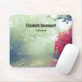 霧の多い鉄道跡の風光明媚な写真 マウスパッド