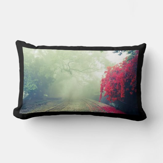 霧の多い鉄道跡の風光明媚な写真 ランバークッション (正面)