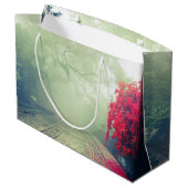 霧の多い鉄道跡の風光明媚な写真 ラージペーパーバッグ (裏面アングル)