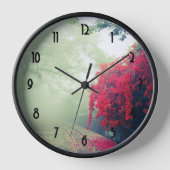 霧の多い鉄道跡の風光明媚な写真 壁時計 (正面)