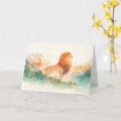 霧の威厳のある多い地平線を見下ろすライオン カード (黄色い花)