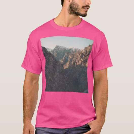 霧の山々ビューパターンがアクティブ Tシャツ (正面)
