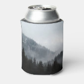 霧の山の森：風光明媚な風景 缶クーラー (缶裏面)