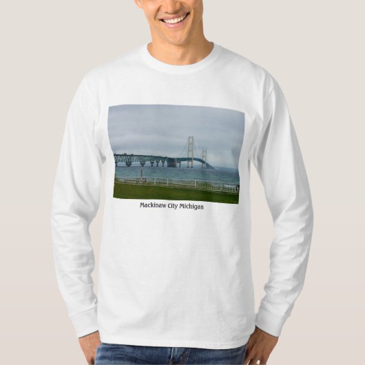霧の強いMac Tシャツ (正面)
