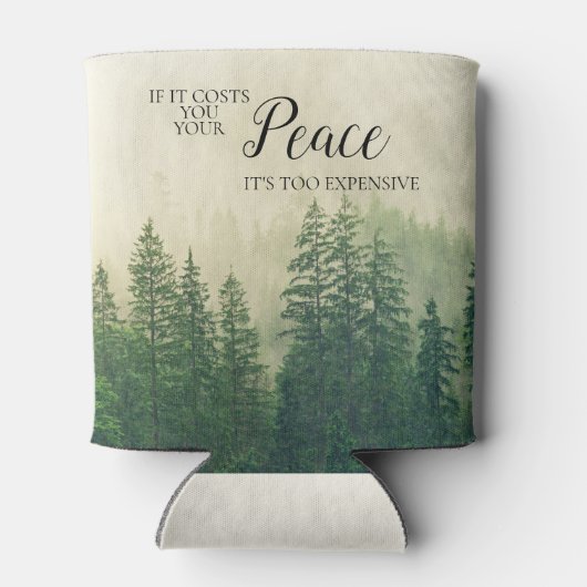 霧の感動的深い山々の森の平和 缶クーラー (裏面)