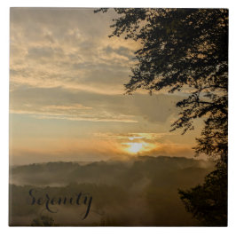 霧の日の出が谷を越えて タイル