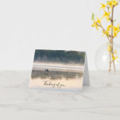 霧の朝の考えるフライトのカード カード (黄色い花)