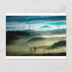 霧の朝の風力発電所の風景 ポストカード