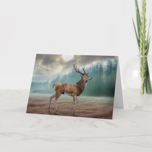 霧の森の中の孤独な鹿の折り畳まれたグリーティングカード カード (正面)