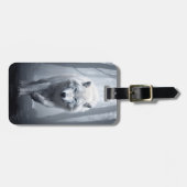 霧の森の中の白いオオカミ ラゲッジタグ (正面横)