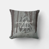 霧の深い冬の森の雪に覆われた木 クッション (正面)