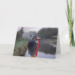 霧の深い朝のナローボート。ブランク カード