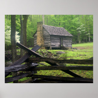 霧の深い朝のホームステッド ポスター