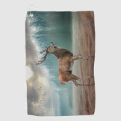 霧の深い森の中の一人の鹿 ゴルフタオル (正面)