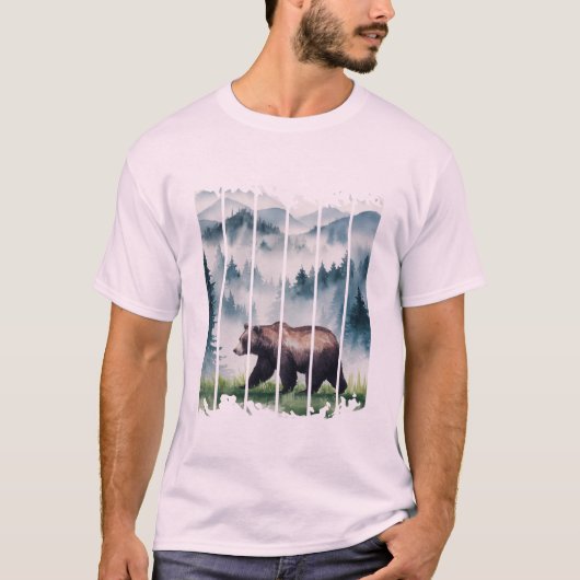 霧の深い森の中の熊 Tシャツ (正面)