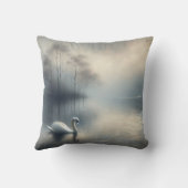 霧の深い湖の孤独な白鳥 クッション (裏面)