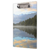 霧の湖の木々反射の静かな自然写真 クリップボード (左)