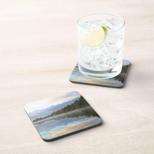 霧の湖の木々反射の静かな自然写真 コースター (右側)