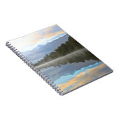 霧の湖の木々反射の静かな自然写真 ノートブック (右側)