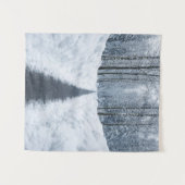 霧の漂う冬の森の小道 冬の風景 タペストリー (正面(横))