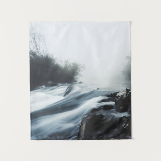 霧の神秘的な朝に滝をカスケード タペストリー (正面)