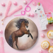 霧の立った雲で育つフリジア産の茶色の馬 ペーパープレート (パーティー)