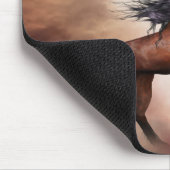 霧の立った雲で育つフリジア産の茶色の馬 マウスパッド (コーナー)