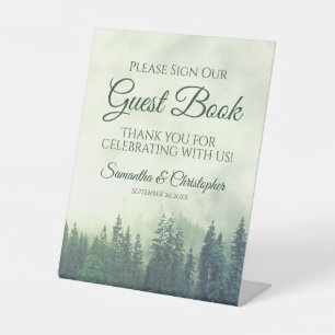 霧の緑の松の木々は私たちのゲストブックに署名 台座サイン