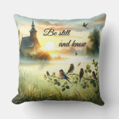 霧の草原に佇む鳥たちのいる日の出の教会 クッション (正面)