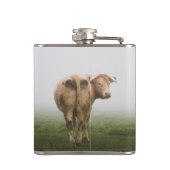 霧の野原を振り返る白い牛の牛 フラスク (裏面)