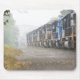 霧の鉄道機関車 マウスパッド