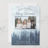 霧の青いパインズ写真素朴水色クリスマス シーズンカード (正面)