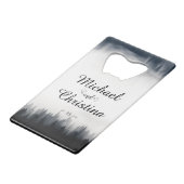 霧ミニマルの多いトウヒの森の結婚自然 クレジットカード栓抜き (正面アングル)