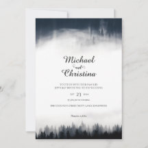 霧ミニマルの多いトウヒの森の結婚自然