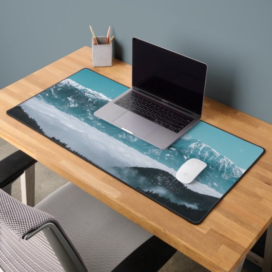 霧威厳のあるの谷を越えて登る山々 デスクマット (オフィス2)