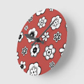 霧深いトマトの赤の花園 ラウンド壁時計 (傾斜)