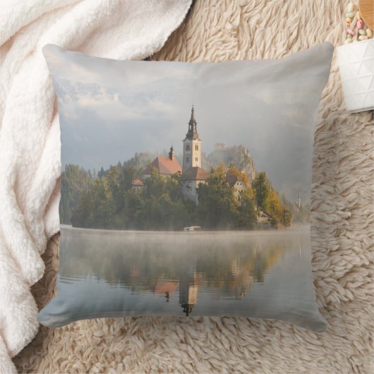 霧深い出血させた湖の日の出の装飾用クッション クッション (ブランケット)