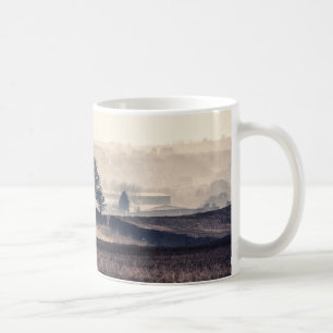 霧深い分野の景色 コーヒーマグカップ