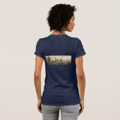 霧深い山草原のしおり Tシャツ (裏面フル)