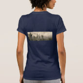 霧深い山草原のしおり Tシャツ (裏面)