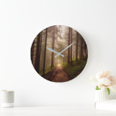 霧深い森林道 ラージ壁時計 (ホーム)