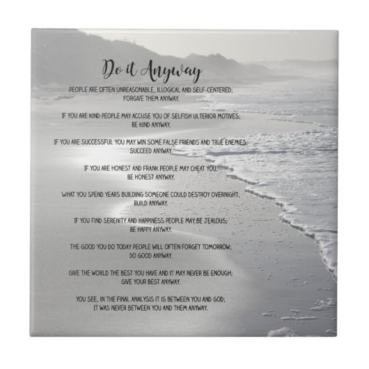 霧深い海のビーチはそれをとにかくします タイル (正面)