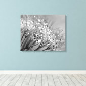 露きらめくタンポポ銀グレー背景 キャンバスプリント (インサイチュ (ウッドフロア))