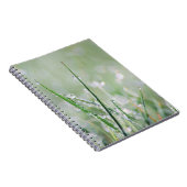 露で覆われた草のブランクジャーナル ノートブック (右側)