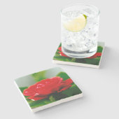 露に覆われた赤いバラ ストーンコースター (横)