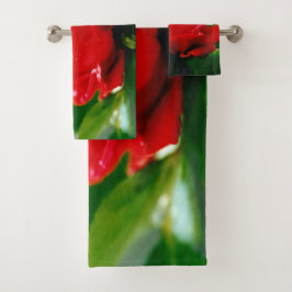 露に覆われた赤いバラ バスタオルセット