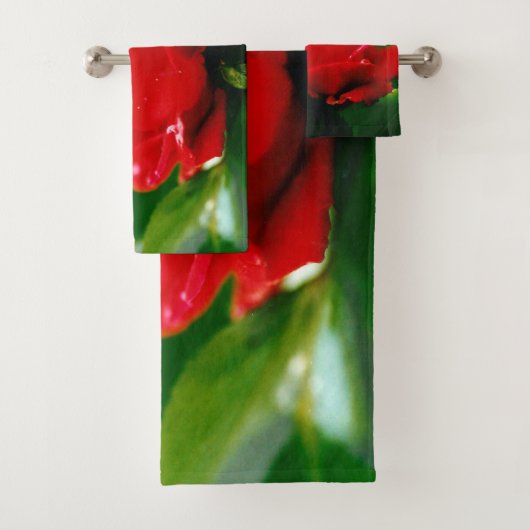 露に覆われた赤いバラ バスタオルセット (インサイチュ)