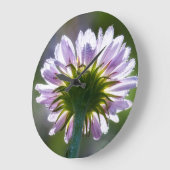 露のついた紫の野草 ラージ壁時計 (傾斜)