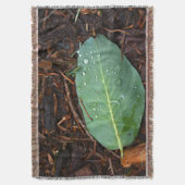 露の付いた葉 スローブランケット (正面縦)