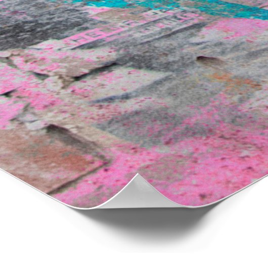 露出した風化したレンガの壁と裂けた通り柱 ポスター (角)